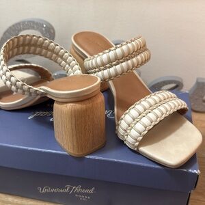 Size 8.5 Universal Thread (Target) Nikola heels